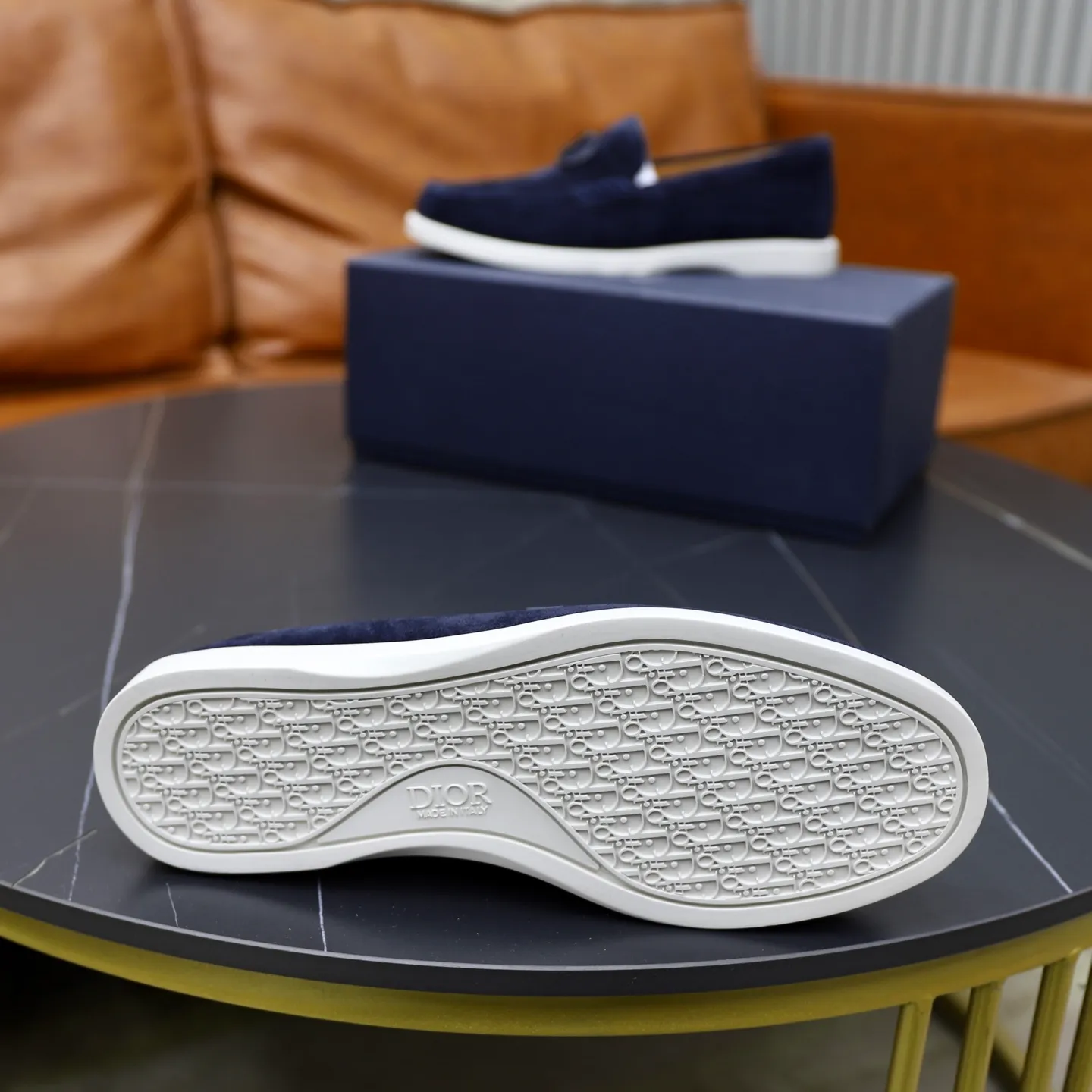 Ex-factory price: 560🙅‍♂️🙅‍♂️🙅‍♂️ Brand: Dior DIOR Standard code: Men's code 38/44 (45 can be customized) Grade: Same as the official website Material: Original cowhide stitching, cowhide lining, original TPU wear-resistant soft outsole Style categories: Leisure and sports version, footwear for driving, young fashion, European and American trends, British style Color: actual picture color